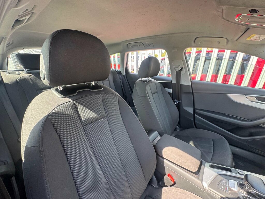 Audi A4 Avant 35 Tfsi Black Edition S Tronic White #43
