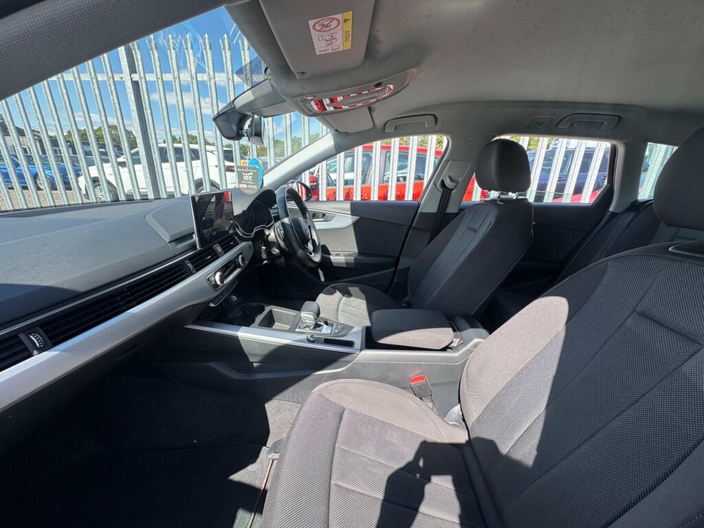 Audi A4 Avant 35 Tfsi Black Edition S Tronic White #23