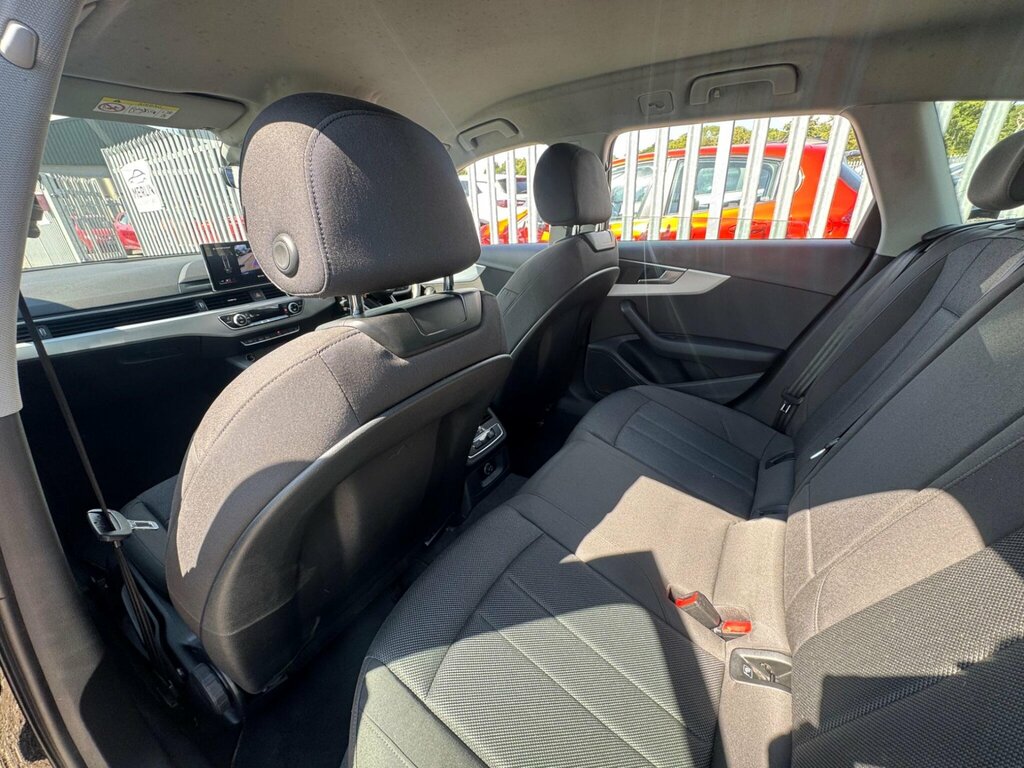 Audi A4 Avant 35 Tfsi Black Edition S Tronic White #20