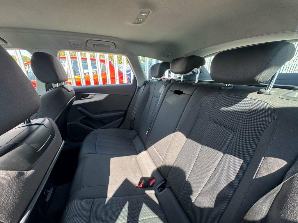 Audi A4 Avant 35 Tfsi Black Edition S Tronic White #21