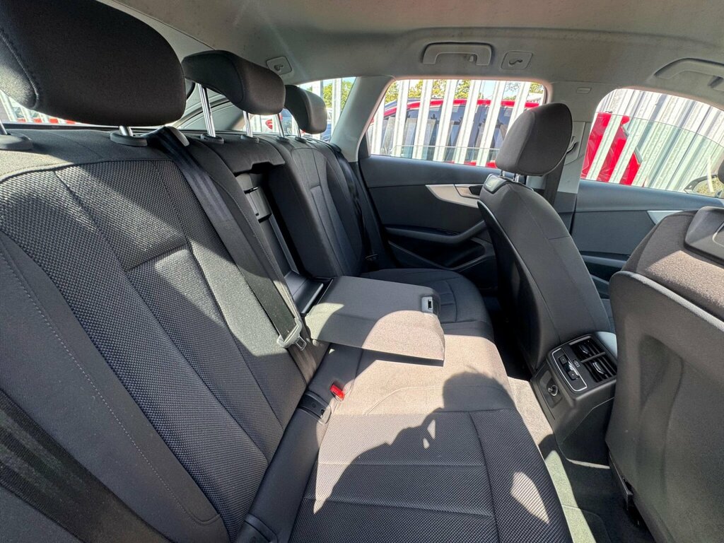 Audi A4 Avant 35 Tfsi Black Edition S Tronic White #40