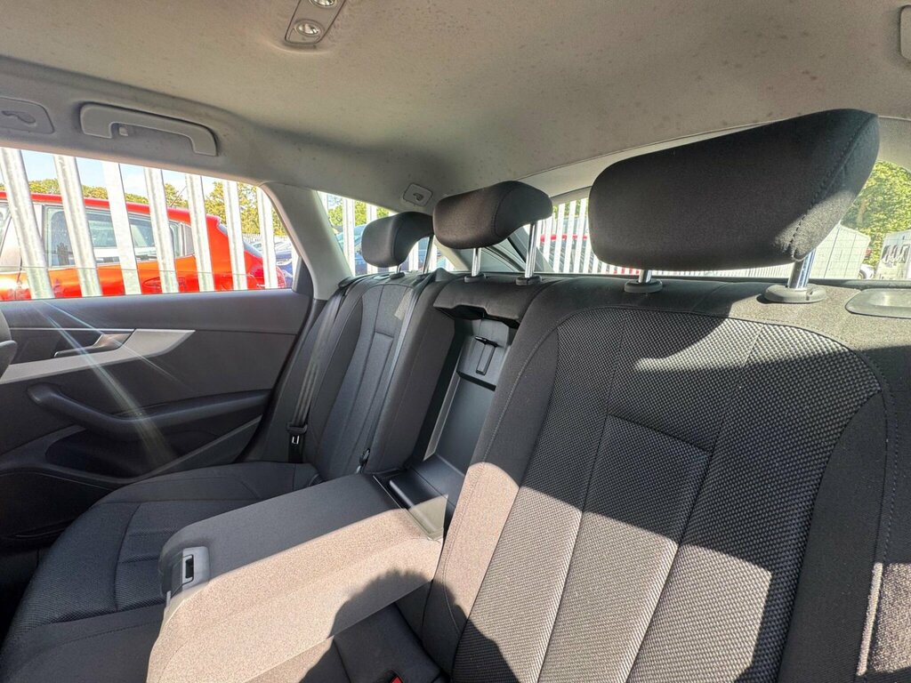 Audi A4 Avant 35 Tfsi Black Edition S Tronic White #24