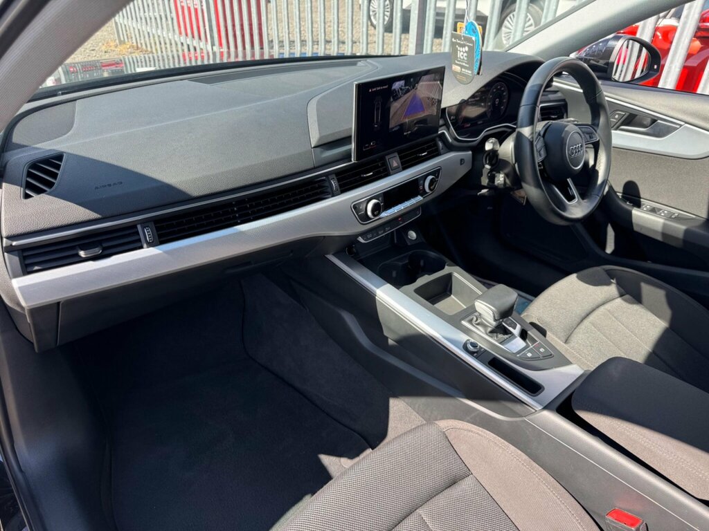 Audi A4 Avant 35 Tfsi Black Edition S Tronic White #25