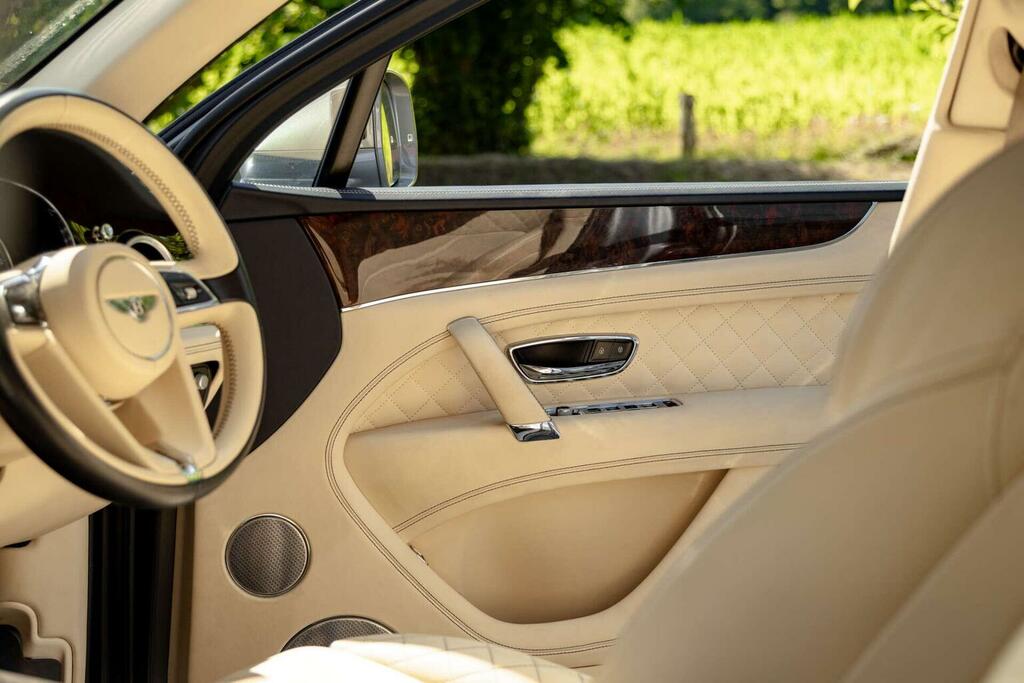 Bentley Bentayga  White #29