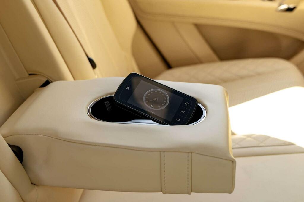 Bentley Bentayga  White #35