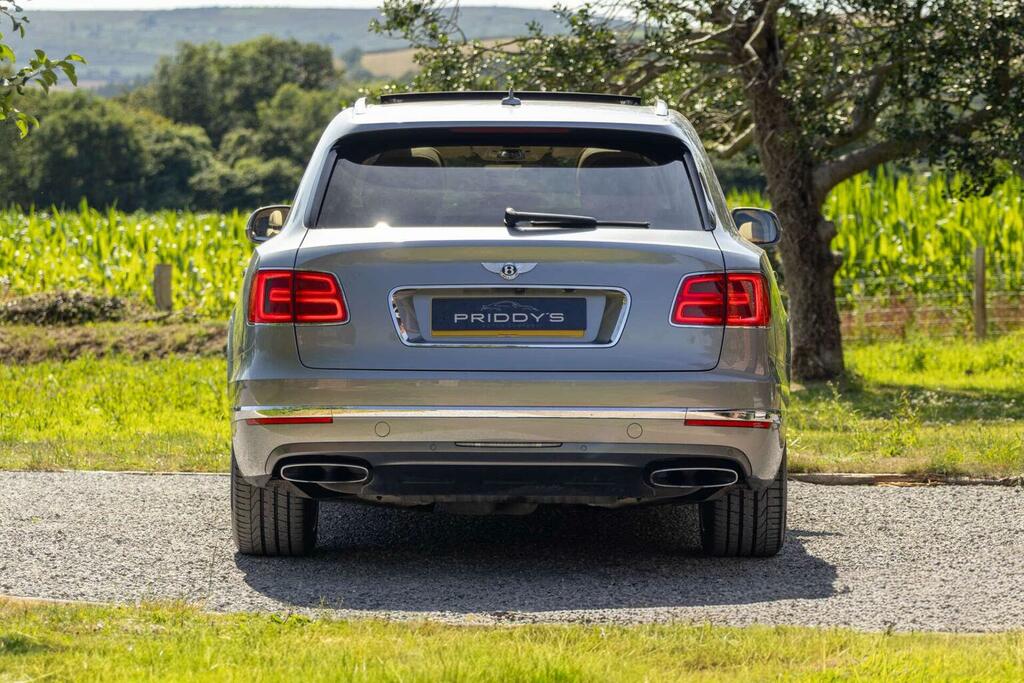 Bentley Bentayga  White #24