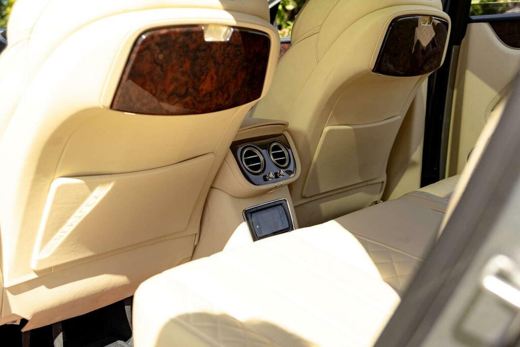 Bentley Bentayga  White #18