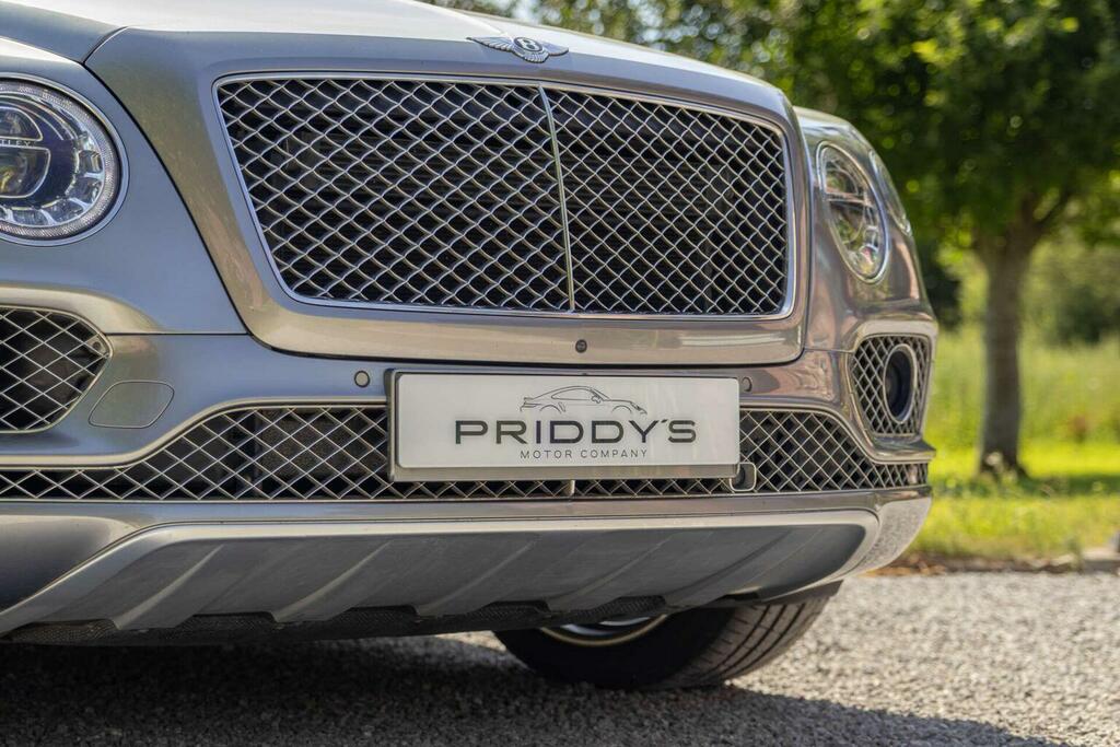 Bentley Bentayga  White #27