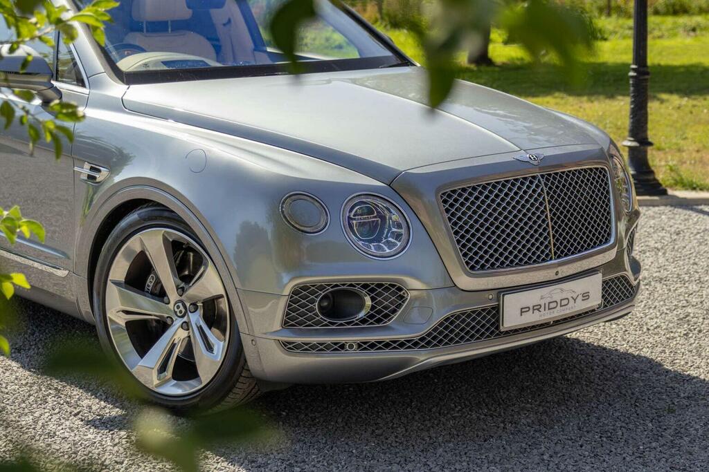 Bentley Bentayga  White #25