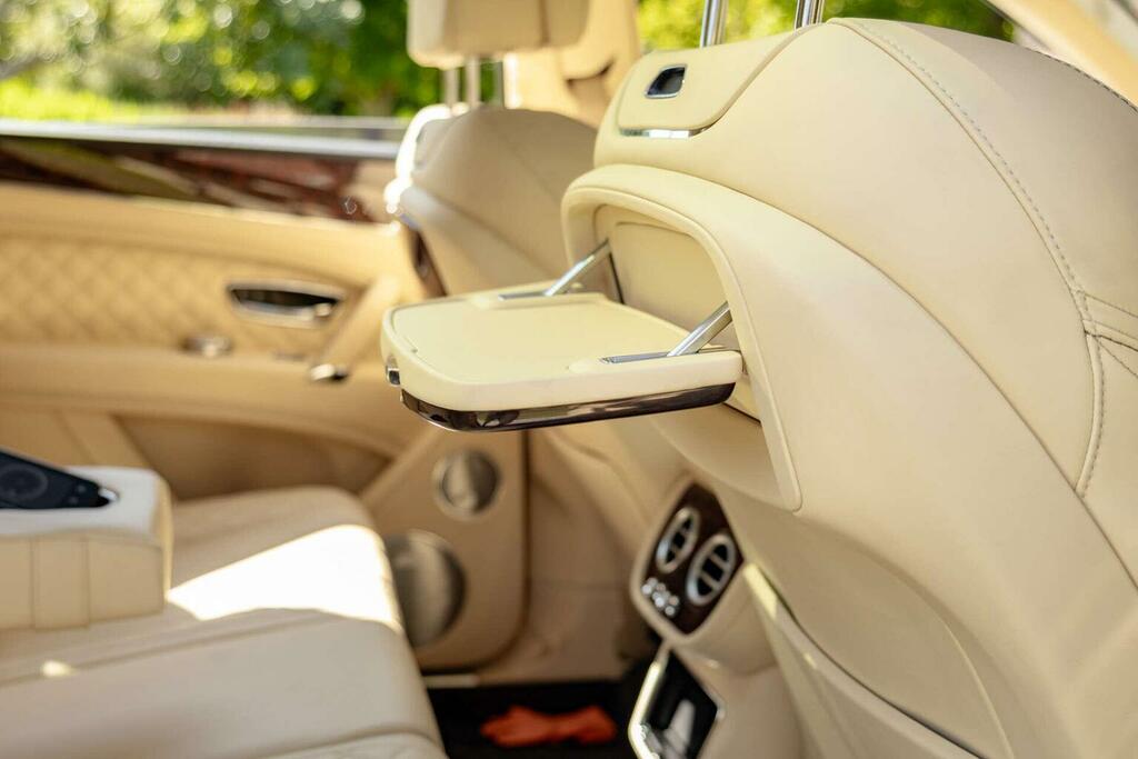 Bentley Bentayga  White #36
