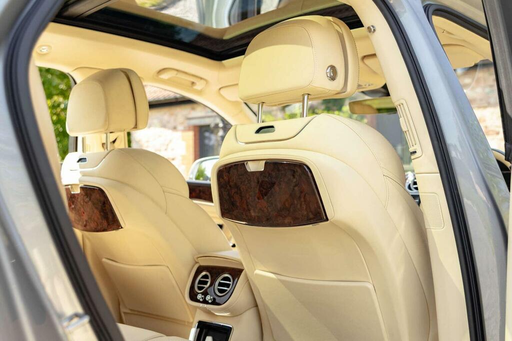 Bentley Bentayga  White #19