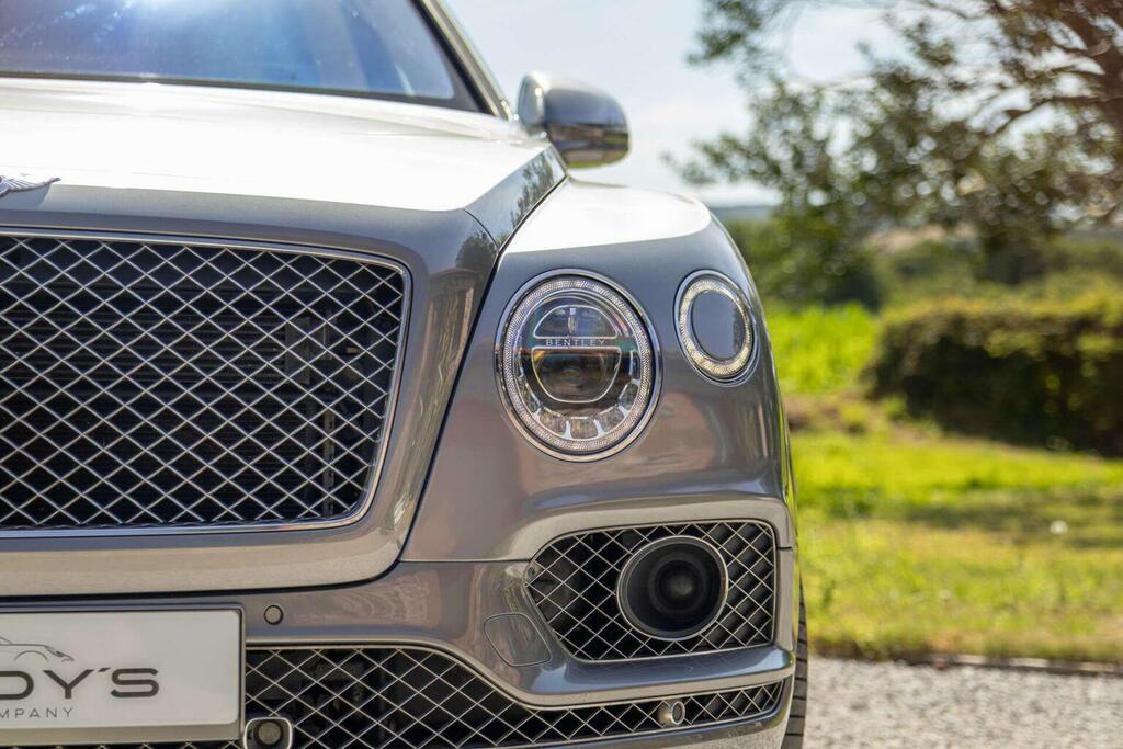 Bentley Bentayga  White #26