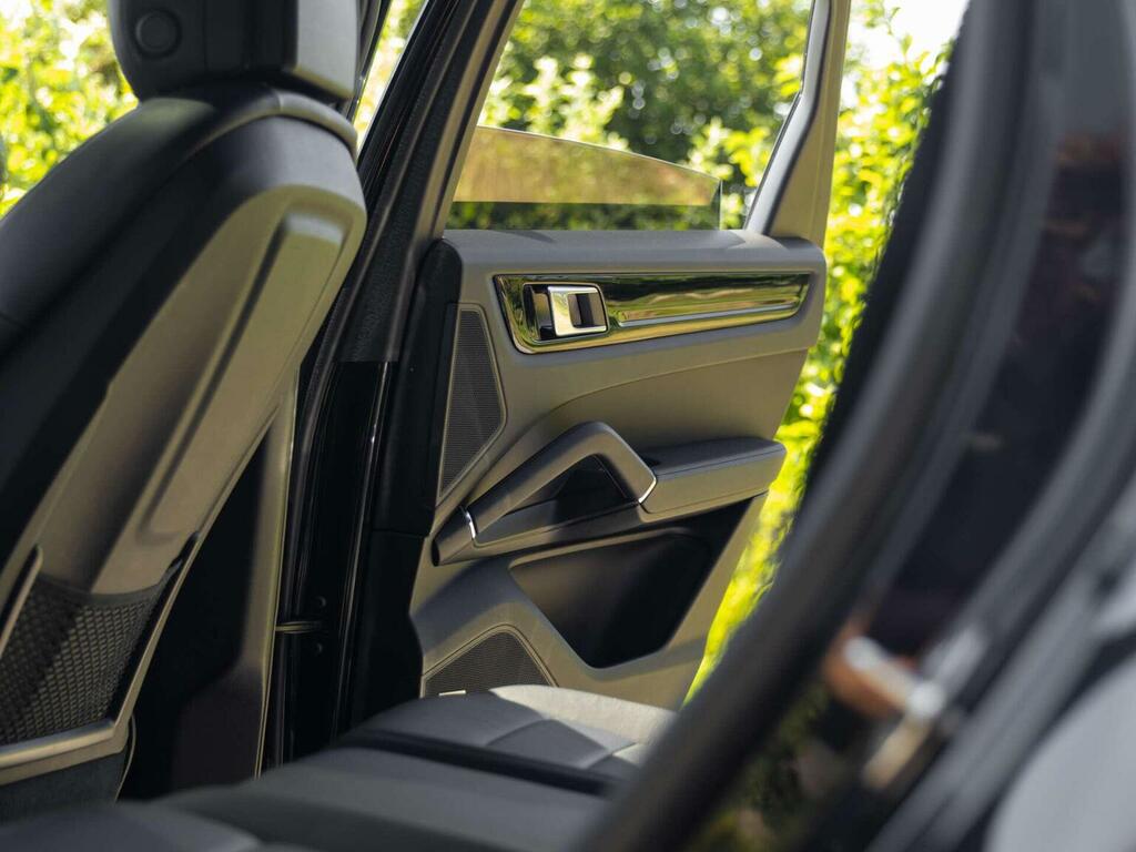 Porsche Cayenne Suv Black #40