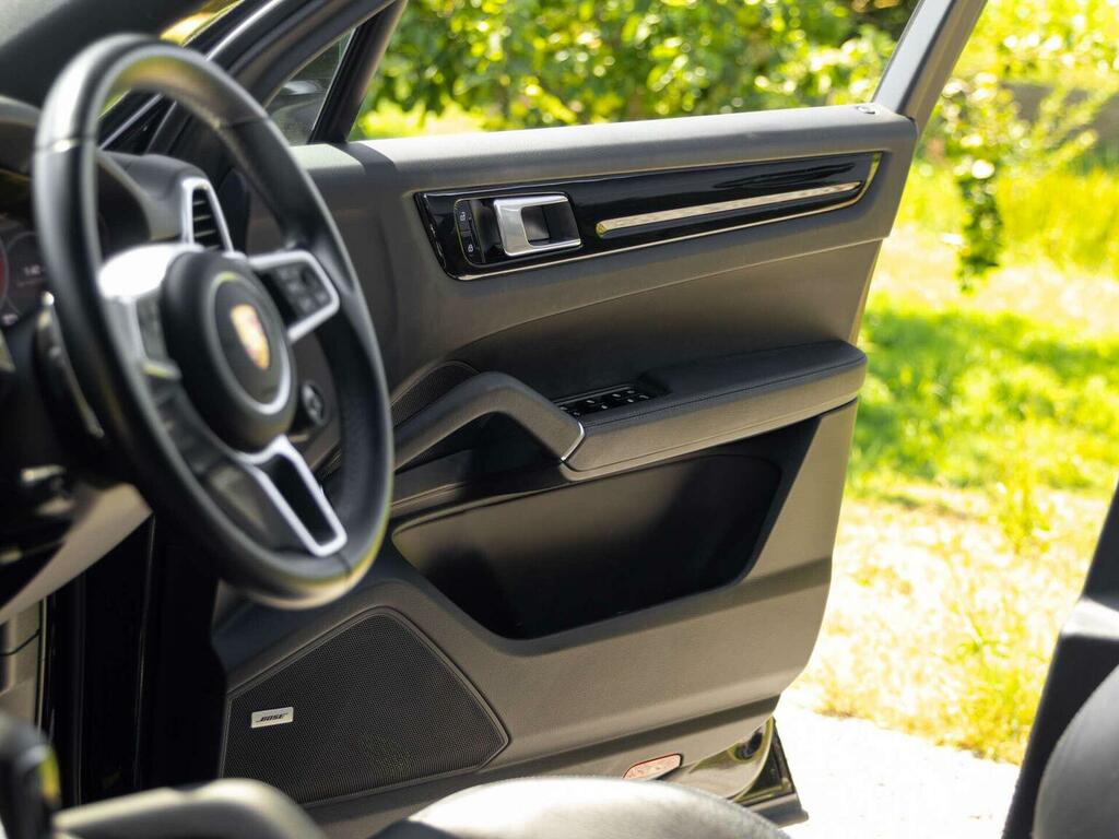Porsche Cayenne Suv Black #10