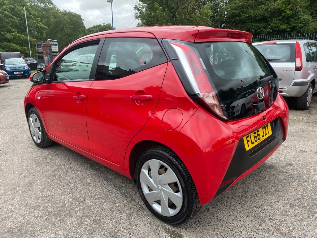 Toyota Aygo 1.0 Vvt-i X-play FL66JZT Red #6