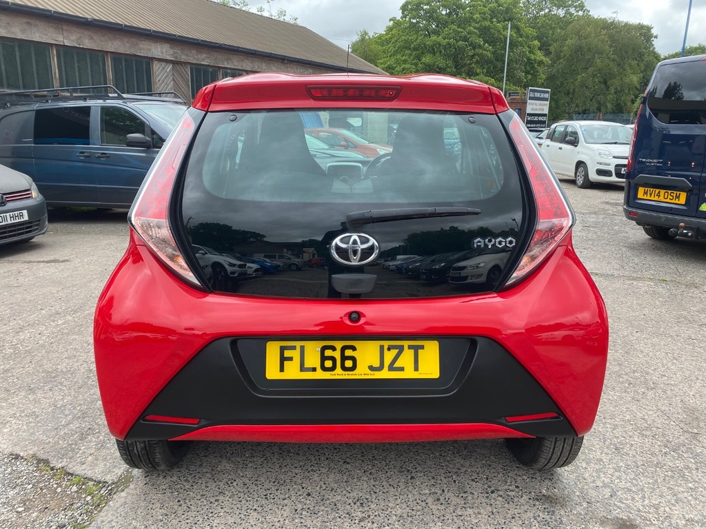 Toyota Aygo 1.0 Vvt-i X-play FL66JZT Red #4