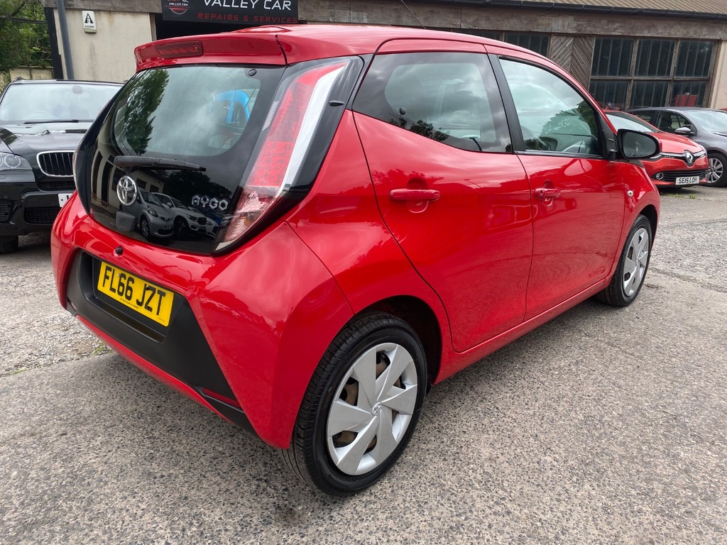 Toyota Aygo 1.0 Vvt-i X-play FL66JZT Red #5