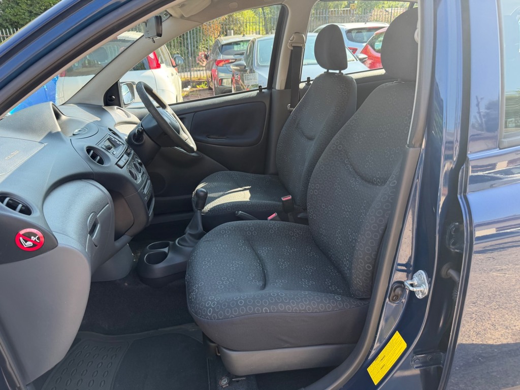 Toyota Yaris 1.3 T3 Vvt-i 86 Bhp Silver #11