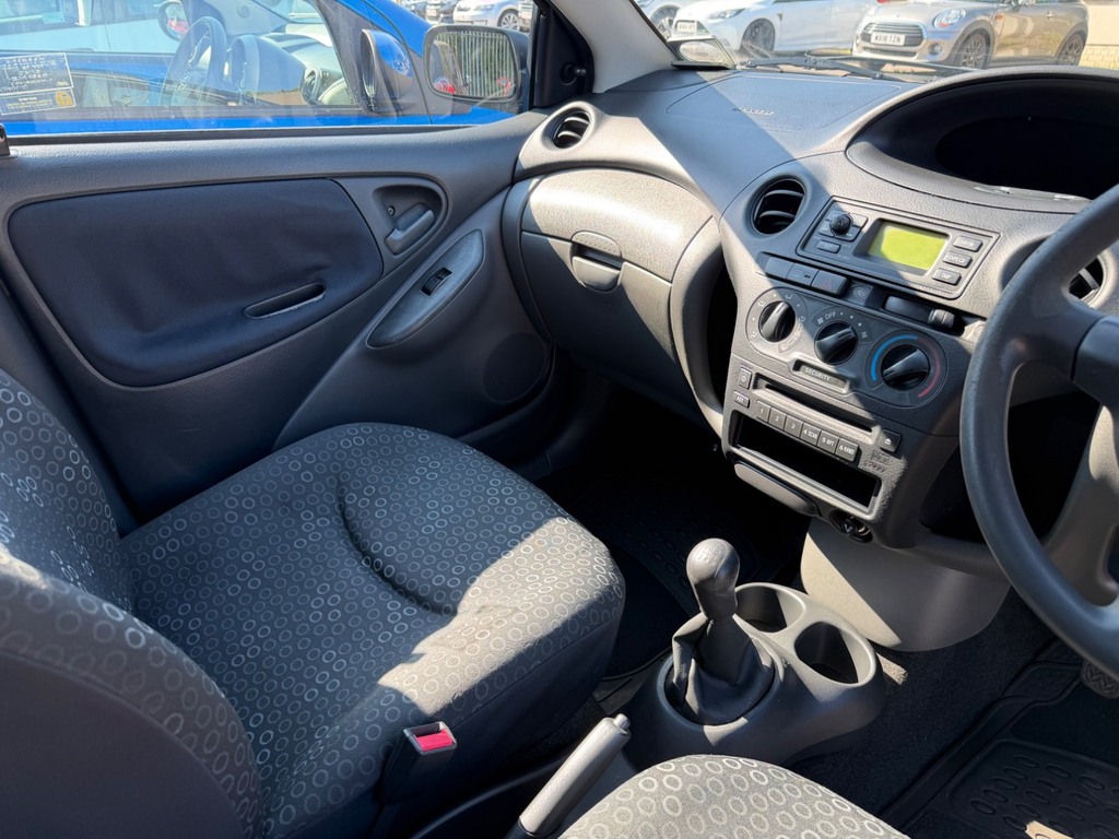 Toyota Yaris 1.3 T3 Vvt-i 86 Bhp Silver #18