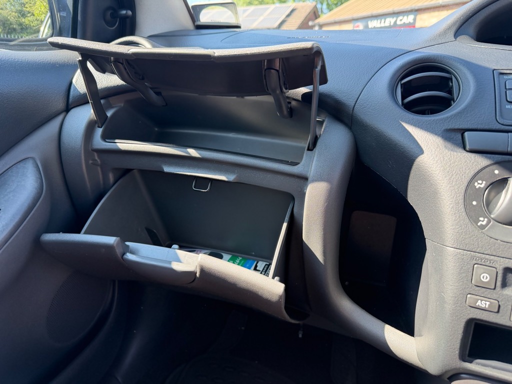 Toyota Yaris 1.3 T3 Vvt-i 86 Bhp Silver #20