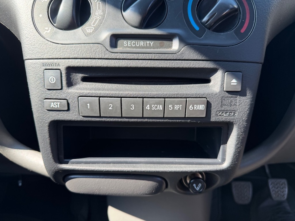 Toyota Yaris 1.3 T3 Vvt-i 86 Bhp Silver #22