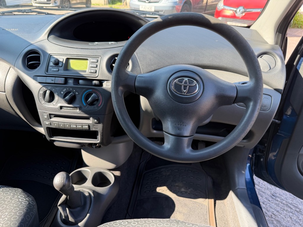 Toyota Yaris 1.3 T3 Vvt-i 86 Bhp Silver #17