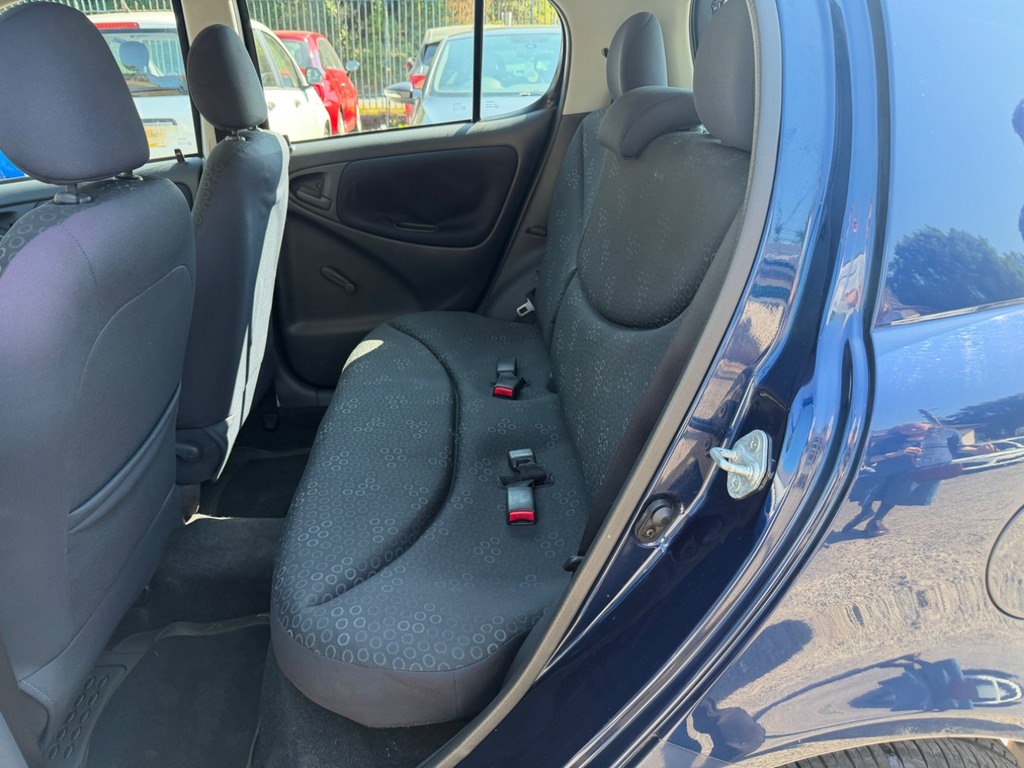 Toyota Yaris 1.3 T3 Vvt-i 86 Bhp Silver #10