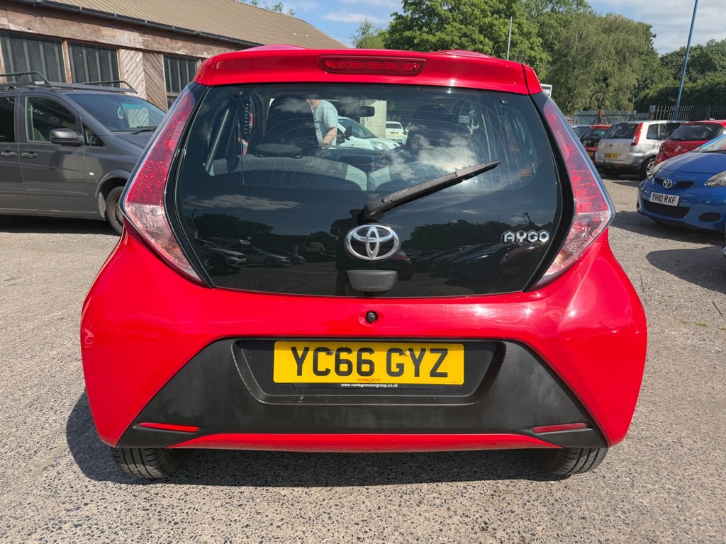 Toyota Aygo 1.0 Vvt-i X-play Red #5