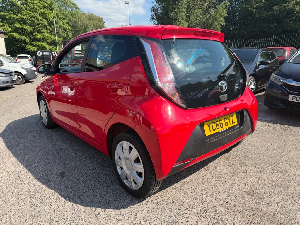 Toyota Aygo 1.0 Vvt-i X-play Red #6