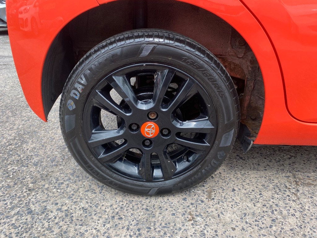 Toyota Aygo 1.0 Vvt-i X-cite Orange #2