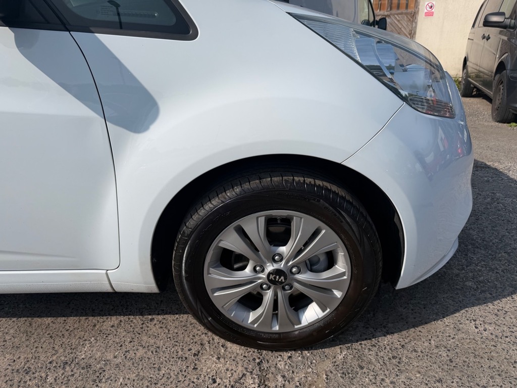 Kia Venga 1.6 Isg 3 White #2