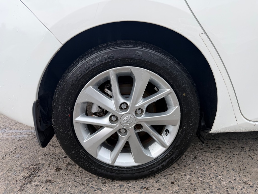 Toyota Auris 1.6 V-matic Icon White #2