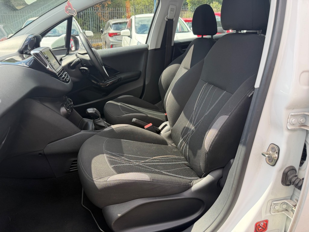 Peugeot 208 White #8