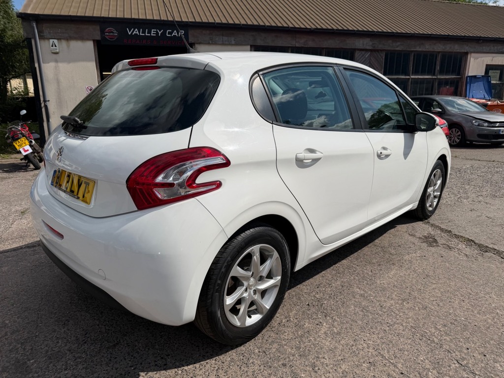 Peugeot 208 White #7