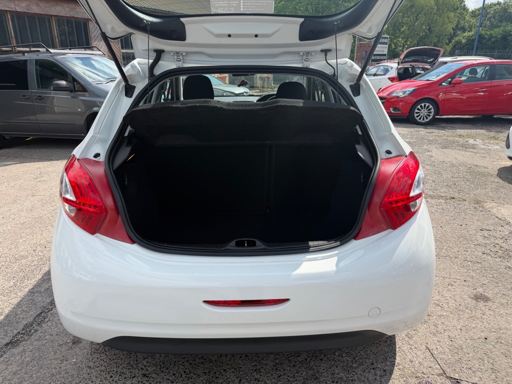 Peugeot 208 1.2 Vti Active White #3