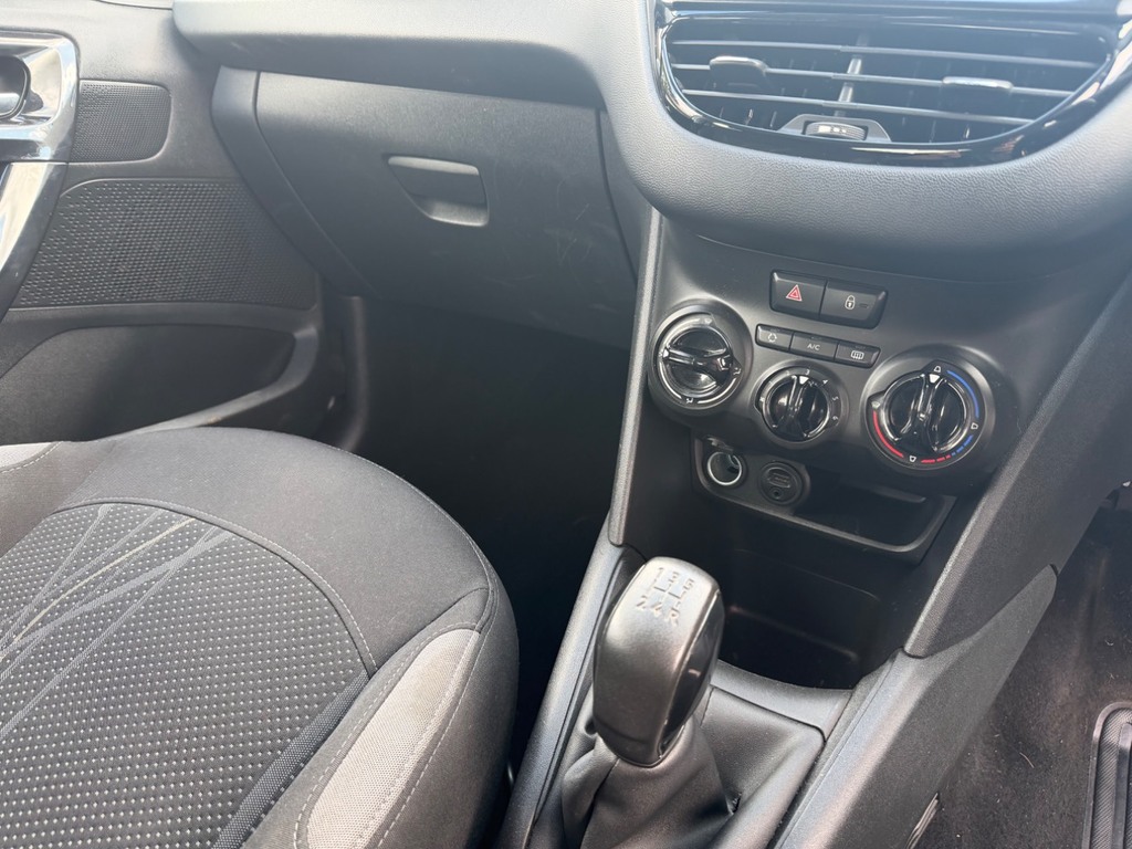 Peugeot 208 White #13