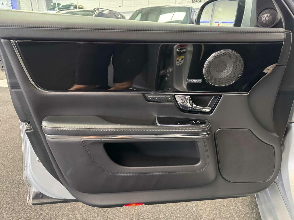 Jaguar XJ Portfolio V6 D  #36