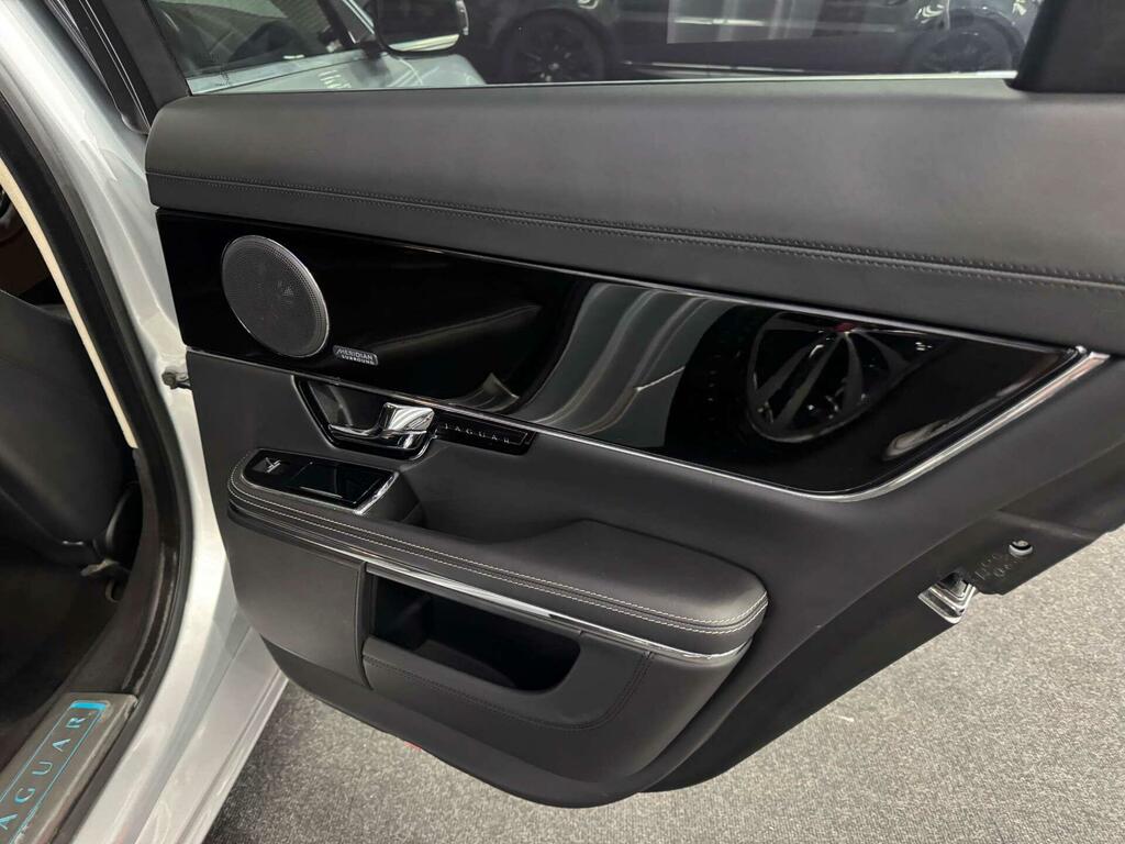 Jaguar XJ Portfolio V6 D  #49