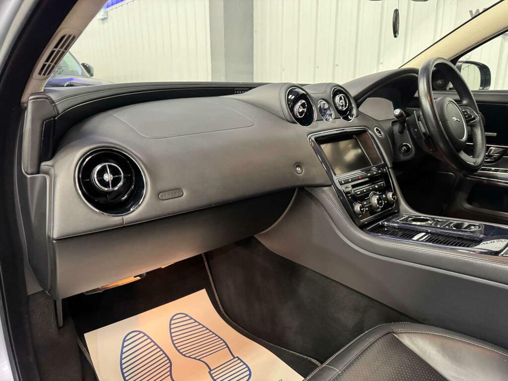 Jaguar XJ Portfolio V6 D  #32
