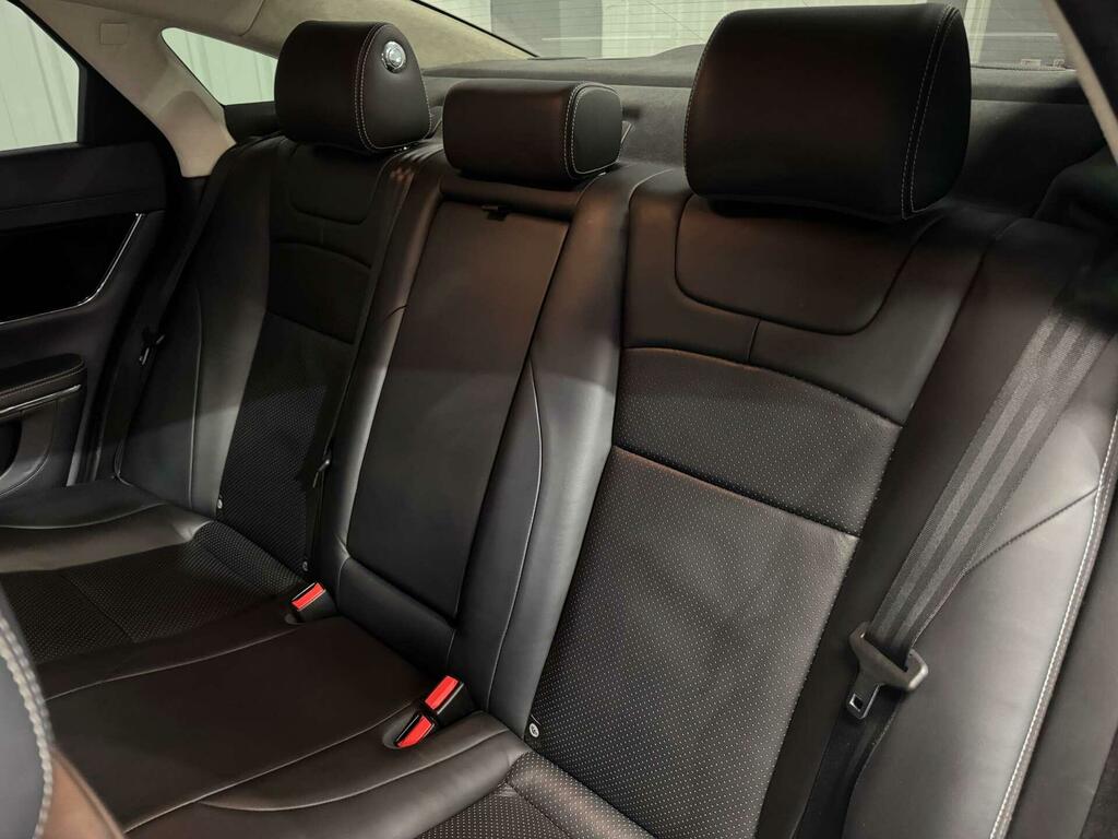 Jaguar XJ Portfolio V6 D  #40
