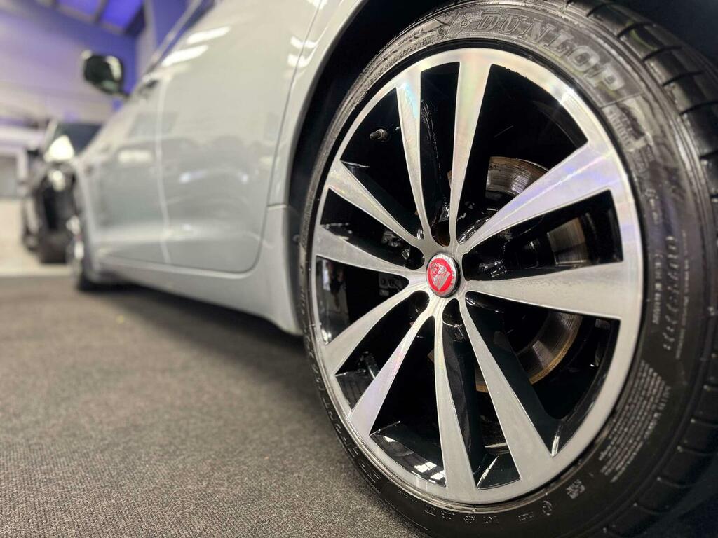 Jaguar XJ Portfolio V6 D  #28