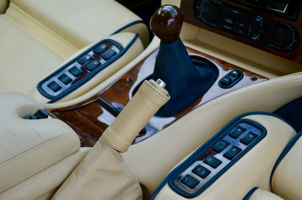 Aston Martin V8 Coupe Green #25