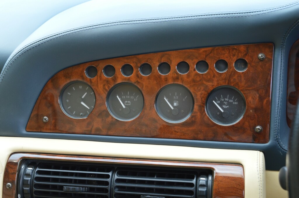 Aston Martin V8 Coupe Green #27
