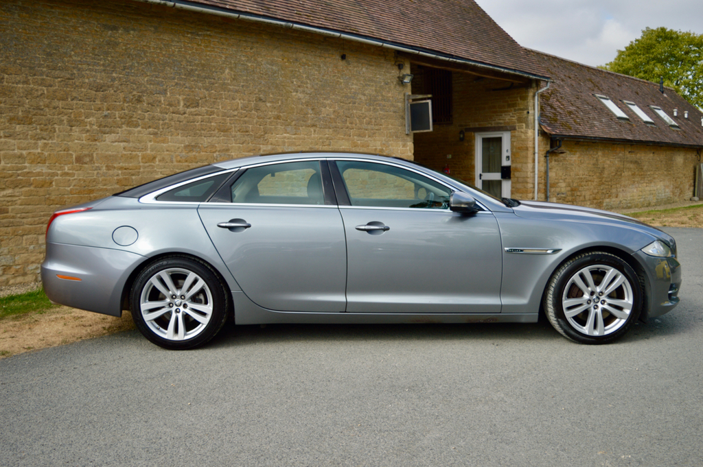 Jaguar XJ Saloon 3.0D  #12