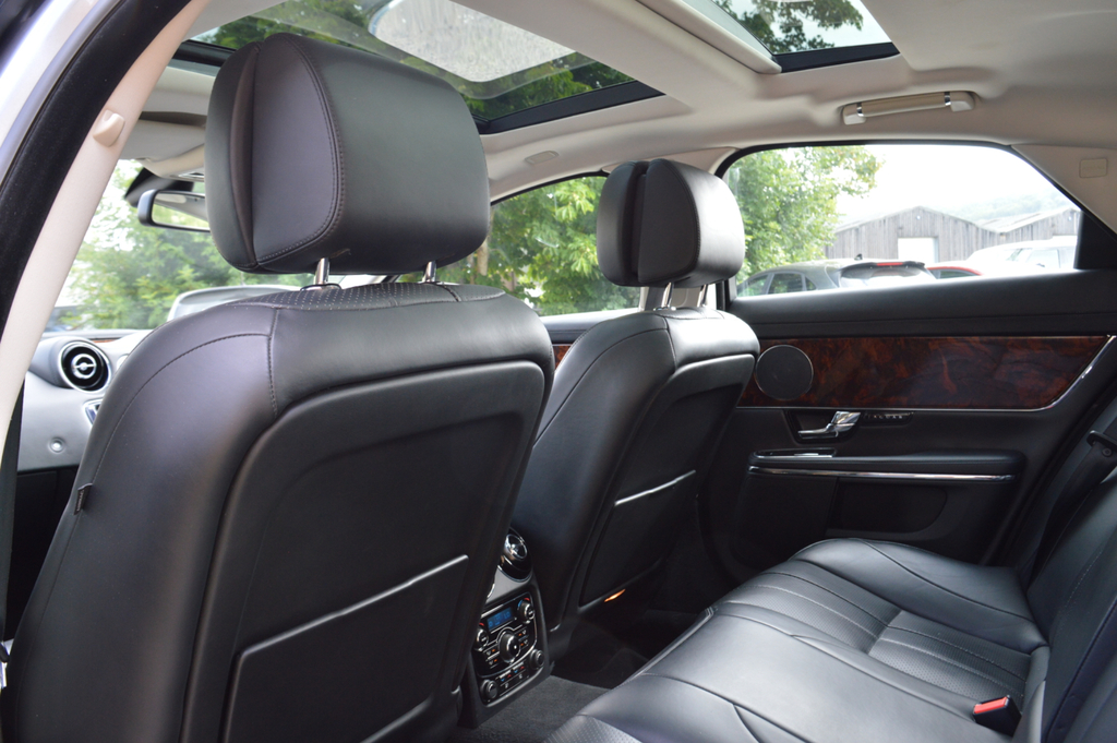 Jaguar XJ Saloon 3.0D  #19