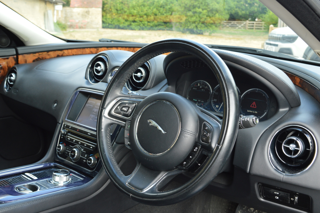 Jaguar XJ Saloon 3.0D  #37