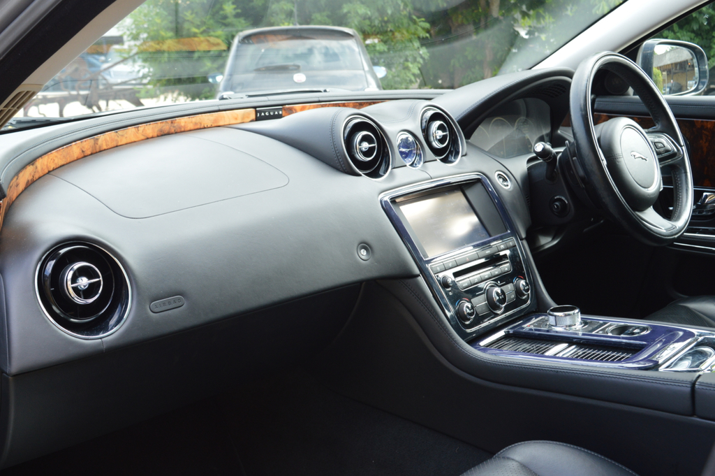 Jaguar XJ Saloon 3.0D  #15