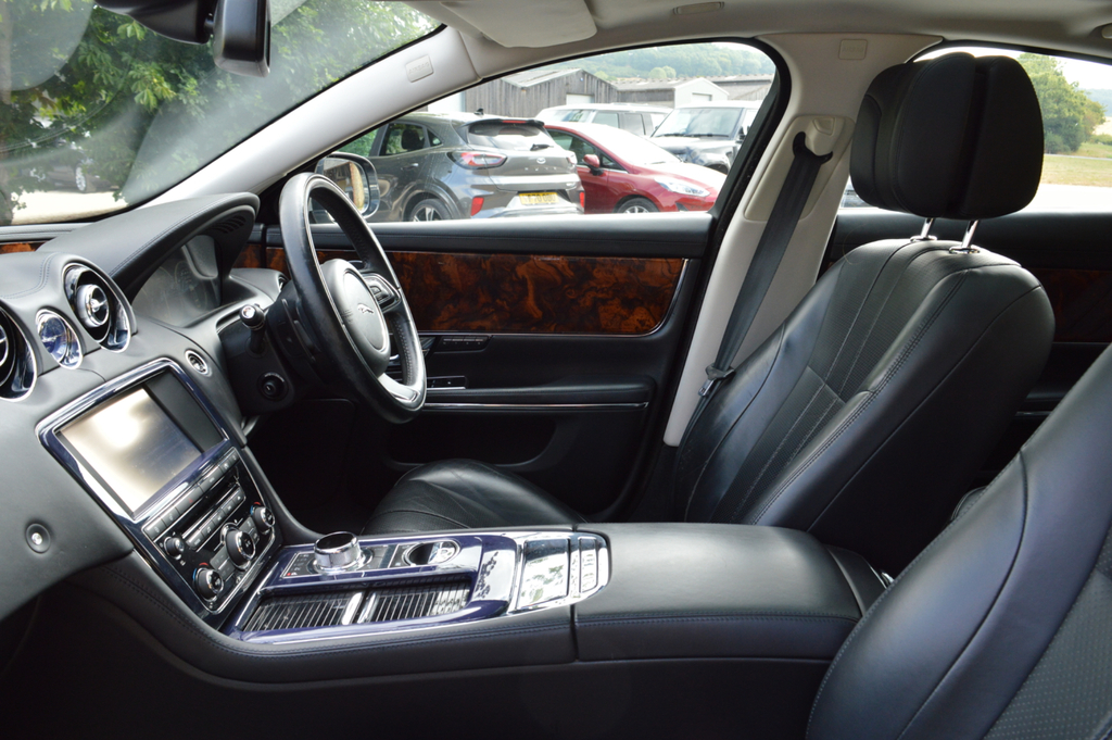Jaguar XJ Saloon 3.0D  #40