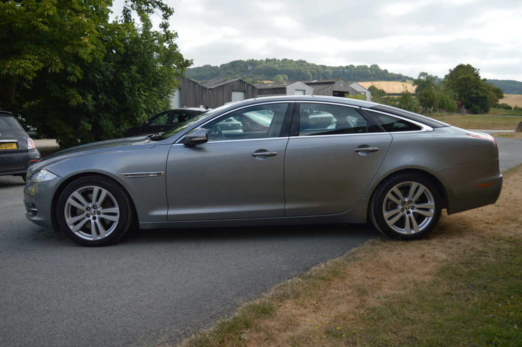 Jaguar XJ Saloon 3.0D  #10