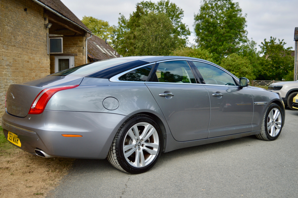 Jaguar XJ Saloon 3.0D  #14